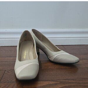 Naturalized classic leather pumps 2.5" block heel size 8.5